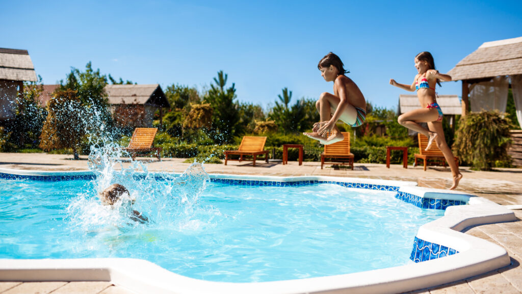 Explorer les atouts d’un camping dans les Alpes-de-Haute-Provence avec piscine